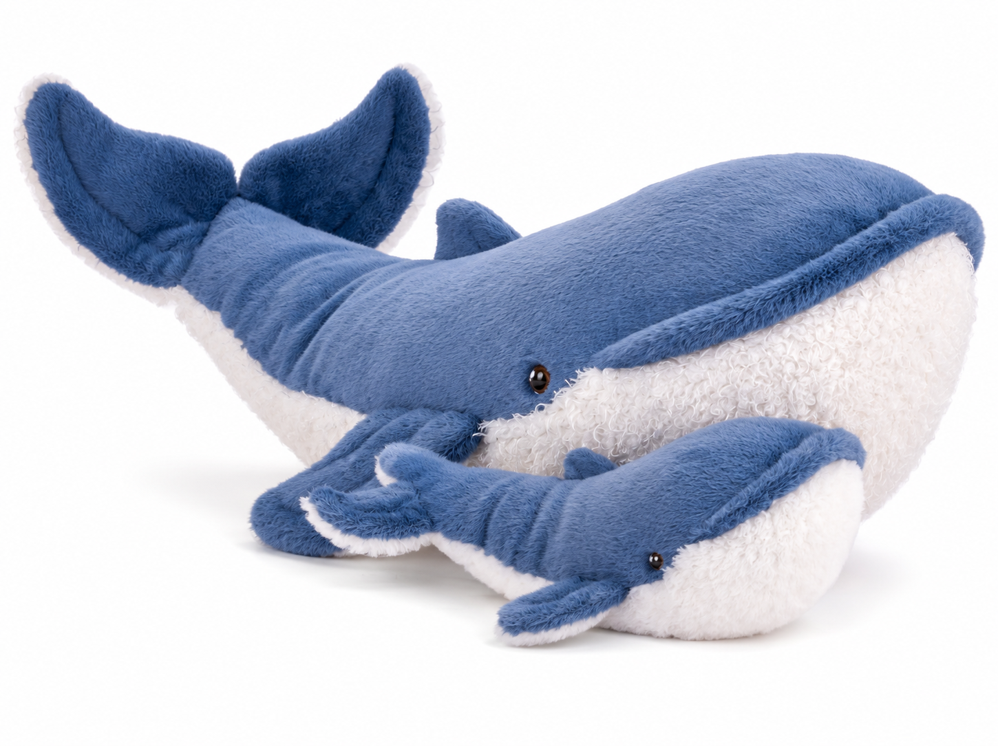 The Great Blue Bubbles XL walvisknuffel van Bukowski Sweden met witte pluche buik – 60 cm, samen met Bubbles, walvisknuffel van 25cm