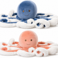 Ninky en Minky XL octopusknuffels van Bukowski Sweden met opkrullende tentakels – 55 cm, roze/oranje met wit en blauw met wit