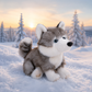 Sweet Husky knuffelhond 25 cm van Bukowski Sweden met zilvergrijze en witte vacht, in sfeerbeeld in de sneeuw