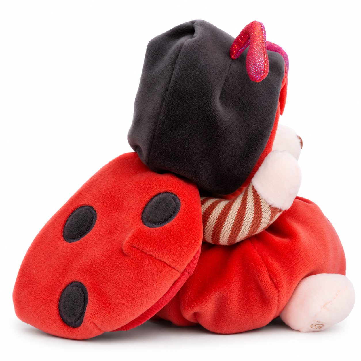 Ziggy Ladybug knuffelbeertje in lieveheersbeestjespakje van Bukowski Sweden – 15 cm, zijkant
